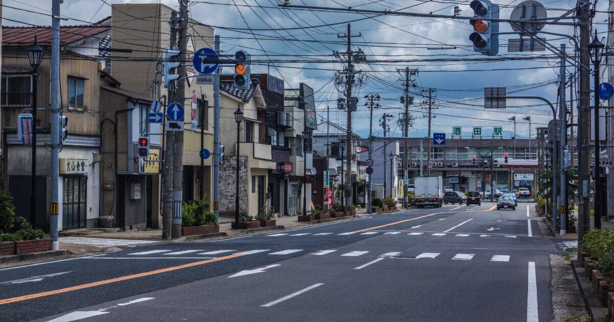 酒田駅前のレトロな商店街通り