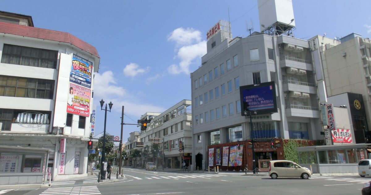 昼間の山形市中心街交差点
