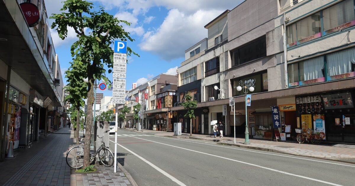 山形市七日町の商店街通り