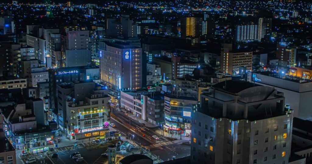 夜景に輝く山形駅前の繁華街
