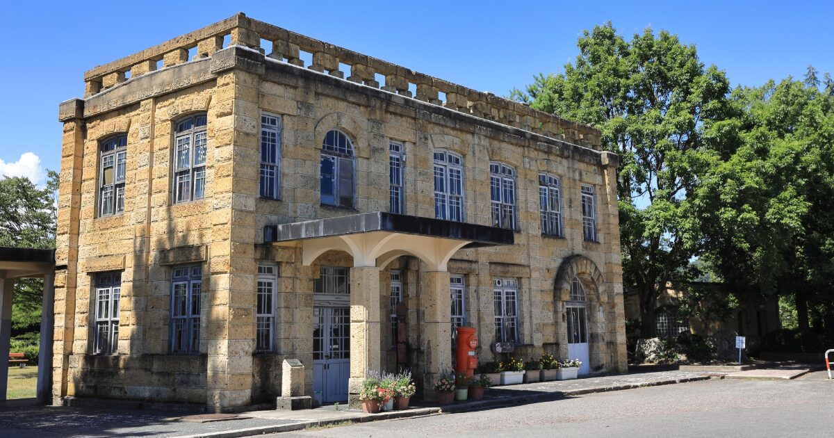 レトロな外観の旧山形師範学校本館